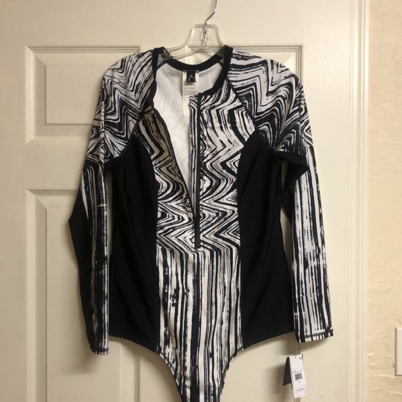 Volcom long sleeve one piece - Picture 5 of 6